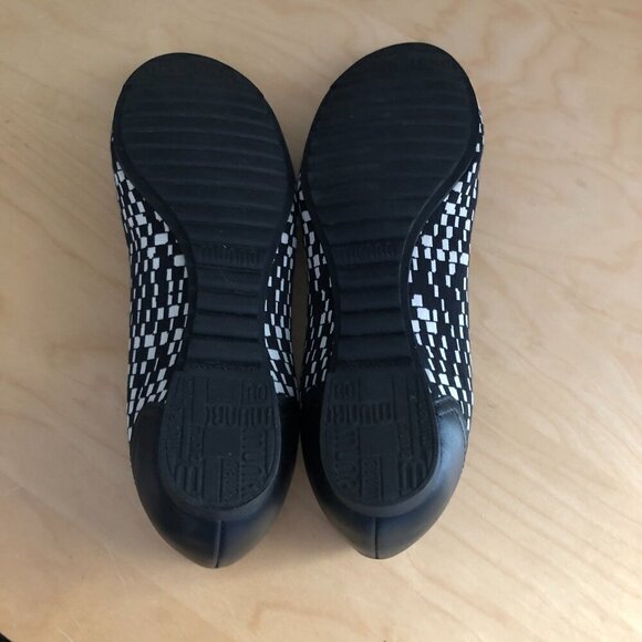 Munro Henlee Ballet Flat - Picture 9 of 11